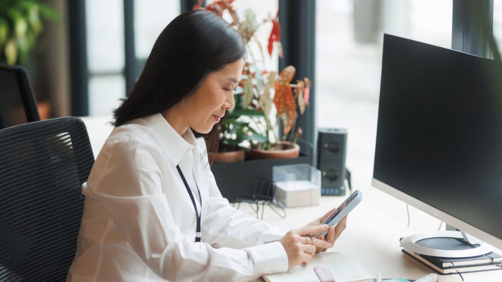 Canadian woman receiving her life insurance policy with no medical exam via smartphone